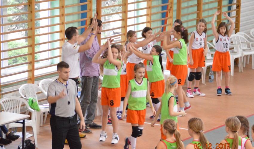 Najmłodsze Basketki bawią się na turniejach :)