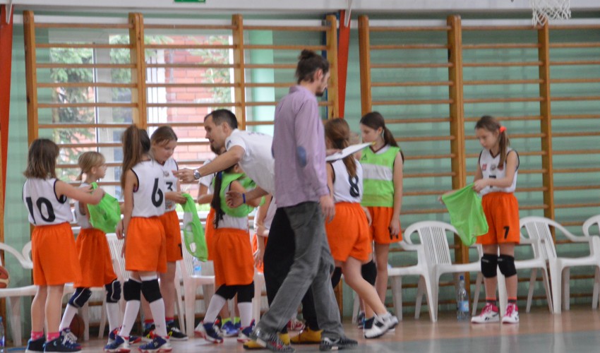 Najmłodsze Basketki bawią się na turniejach :)